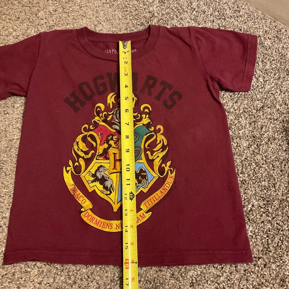 Harry Potter Hogwarts Maroon T Shirt Kids Sz XXS (4/5) Short Sleeves 100% Cotton - Picture 4 of 8